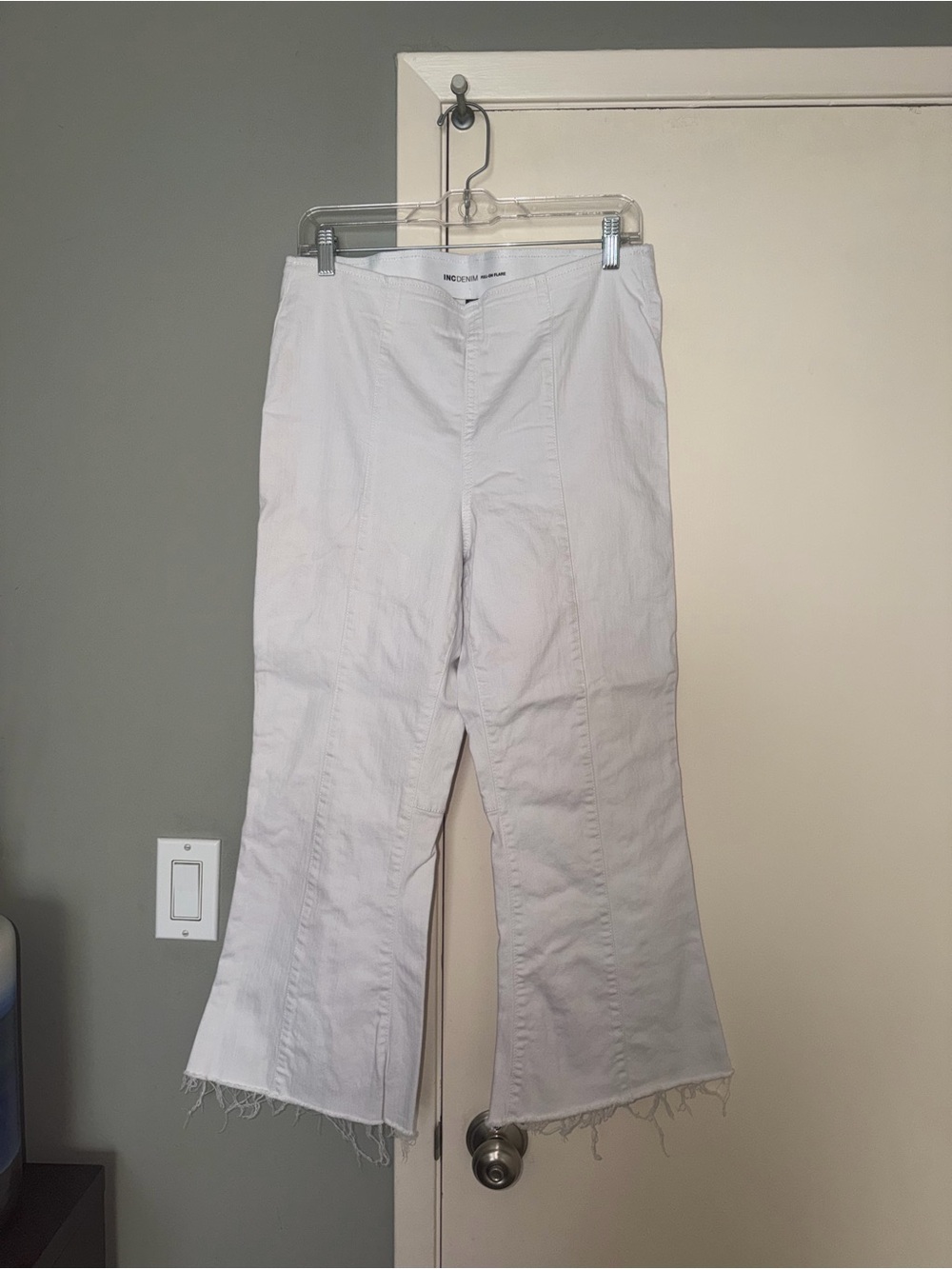 INC International Concepts White Cropped Flared Jeans